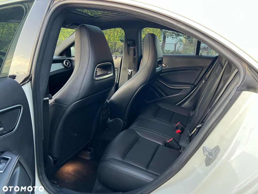 Mercedes-Benz CLA 250 7G-DCT AMG Line - 15