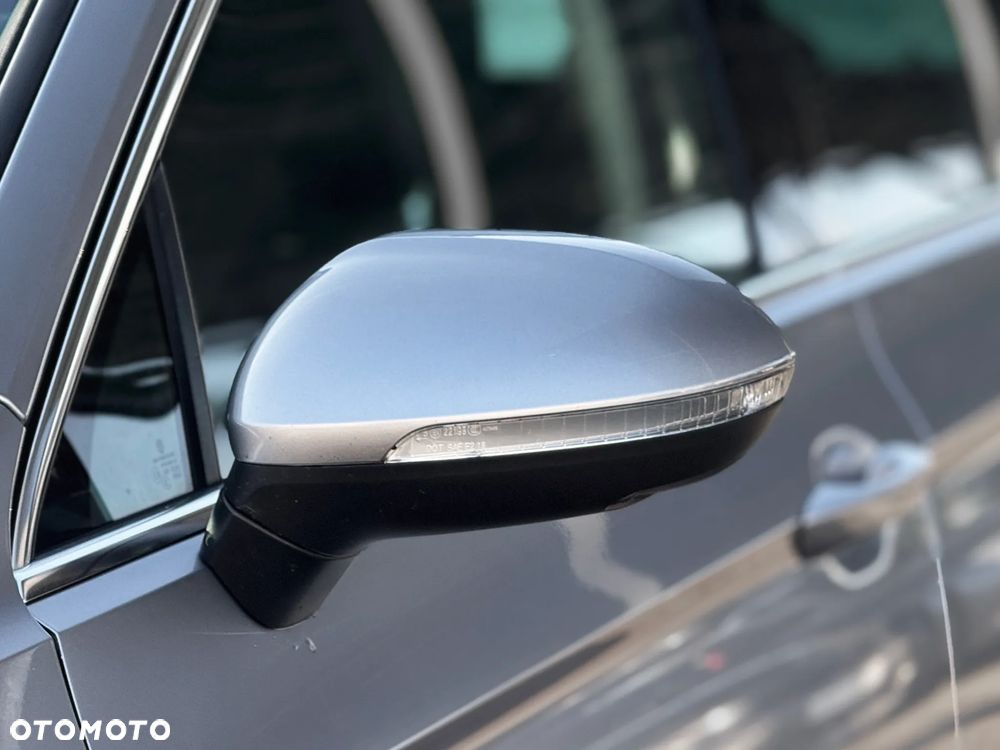 Volkswagen Passat Variant 2.0 TDI Elegance DSG - 12