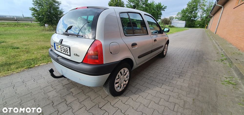 Renault Clio - 11