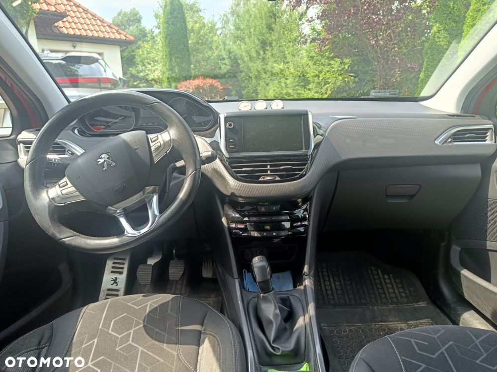 Peugeot 2008 1.2 Pure Tech Style S&S - 6