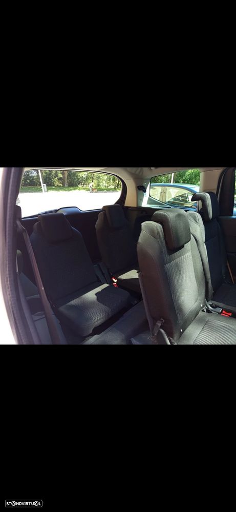 Peugeot 5008 1.6 HDi 7L Allure - 35