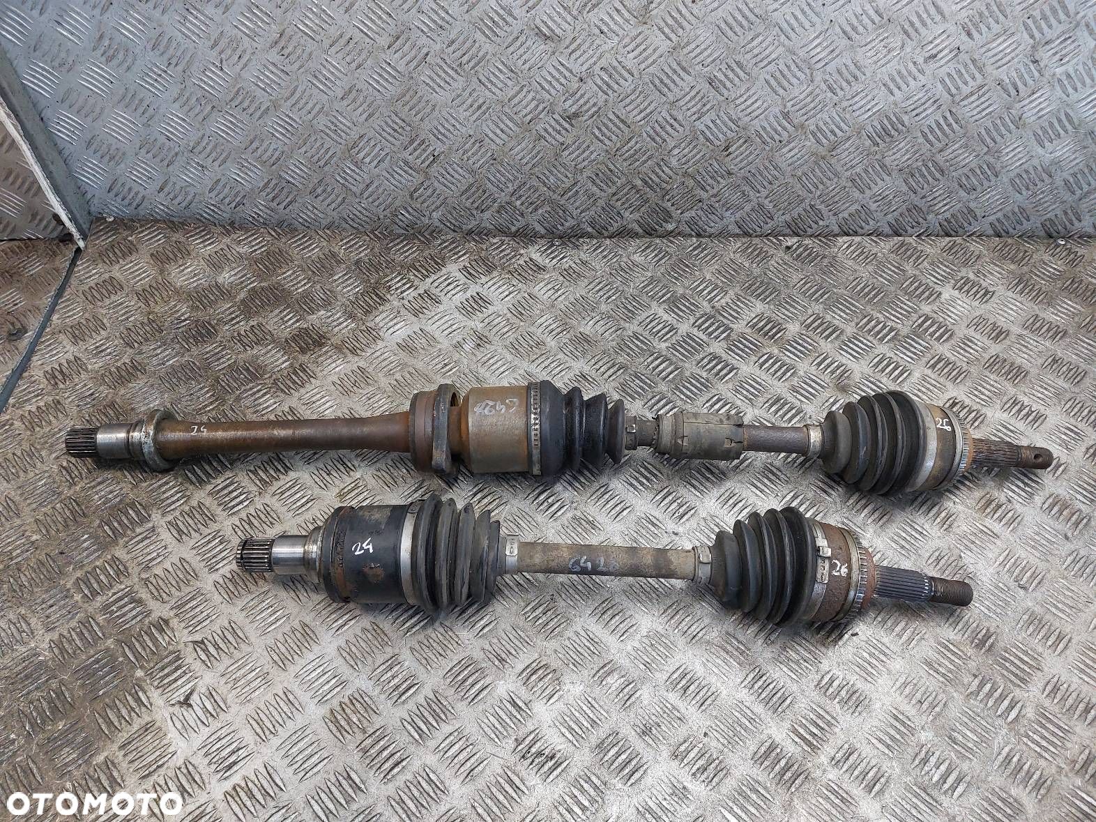PÓŁOŚ LEWY PRZÓD + PRAWY PRZÓD 5B TOYOTA AVENSIS T22 2.0 D4D - 1