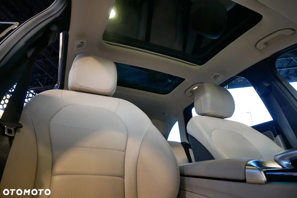 Mercedes-Benz Klasa C 200 4-Matic 9G-TRONIC - 25