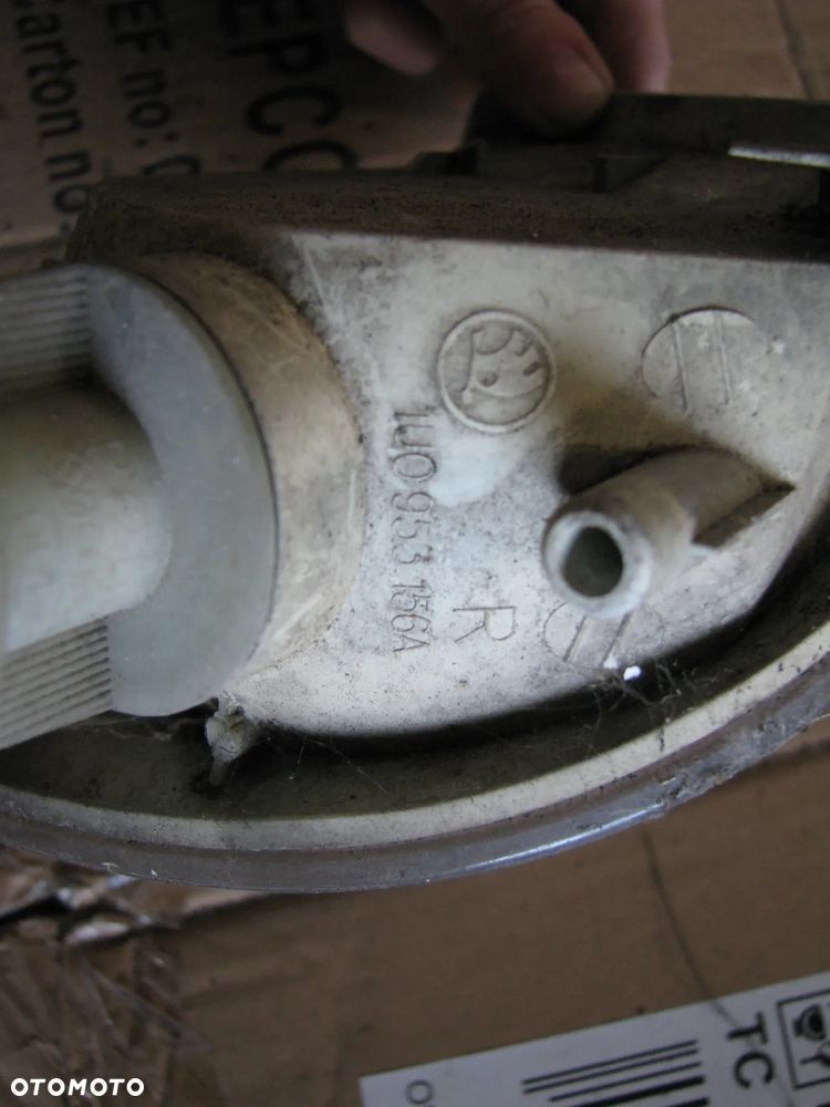 KIERUNKOWSKAZ PRZÓD PRAWY SKODA OCTAVIA I - 4