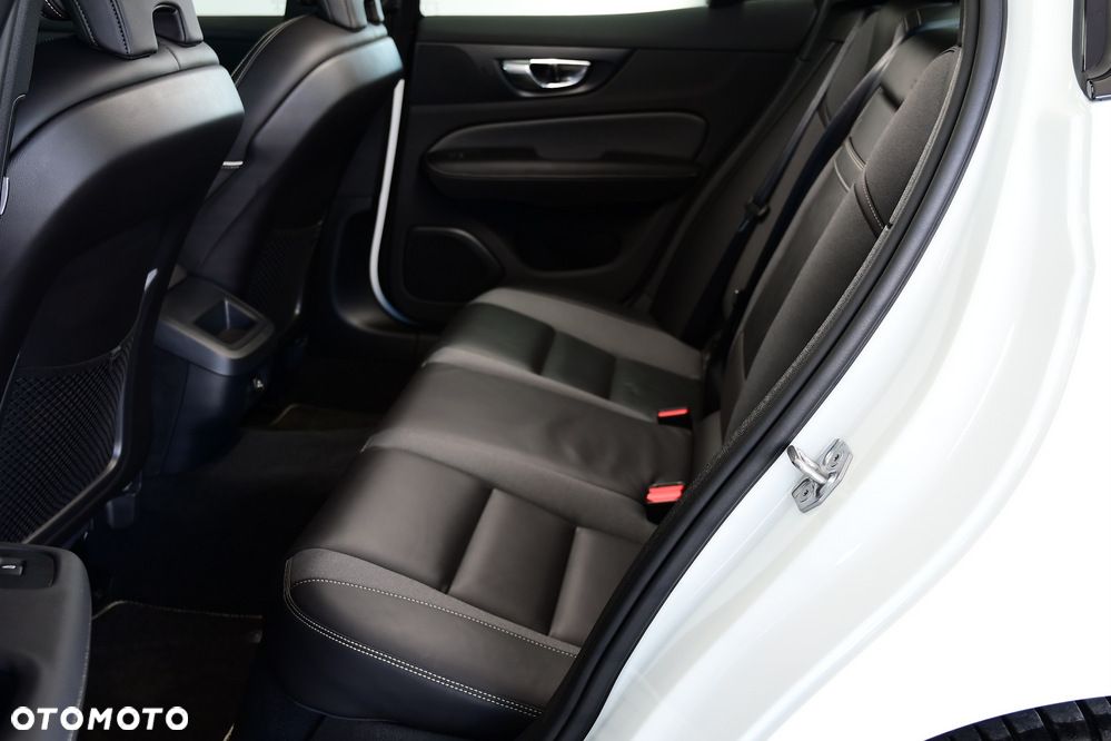 Volvo S60 T4 R-Design - 20