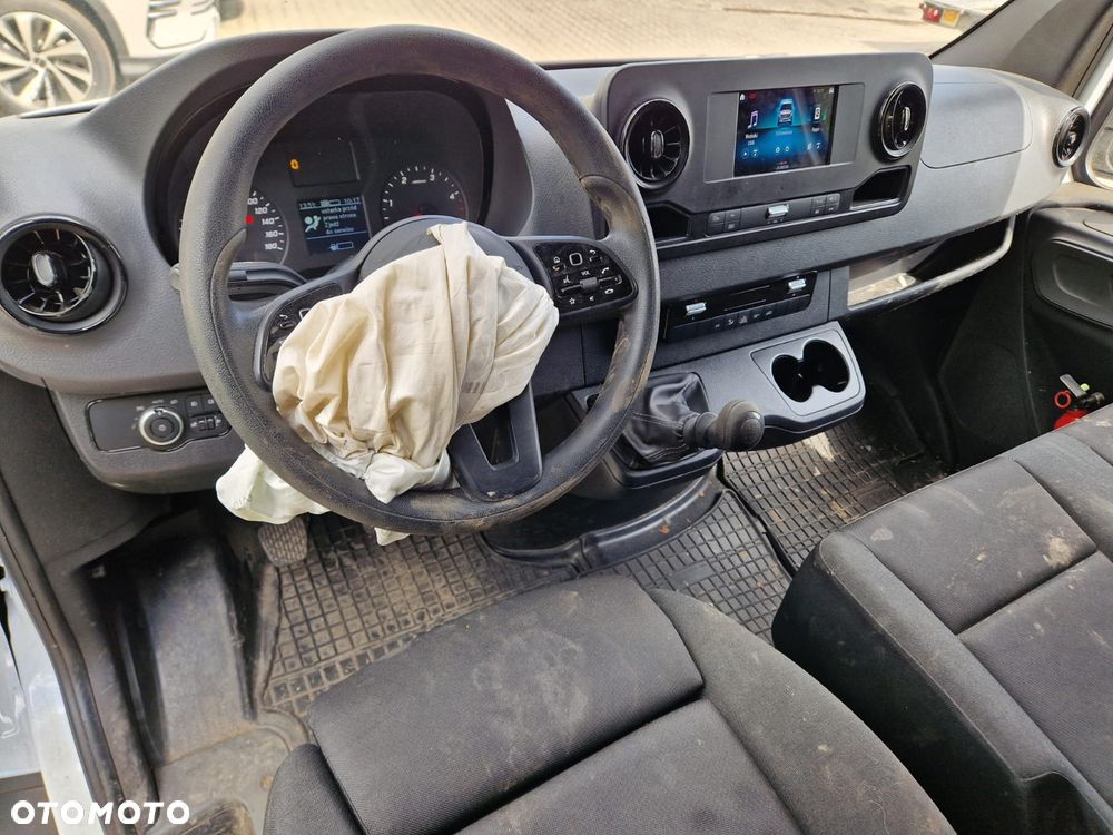 Mercedes-Benz Sprinter - 16