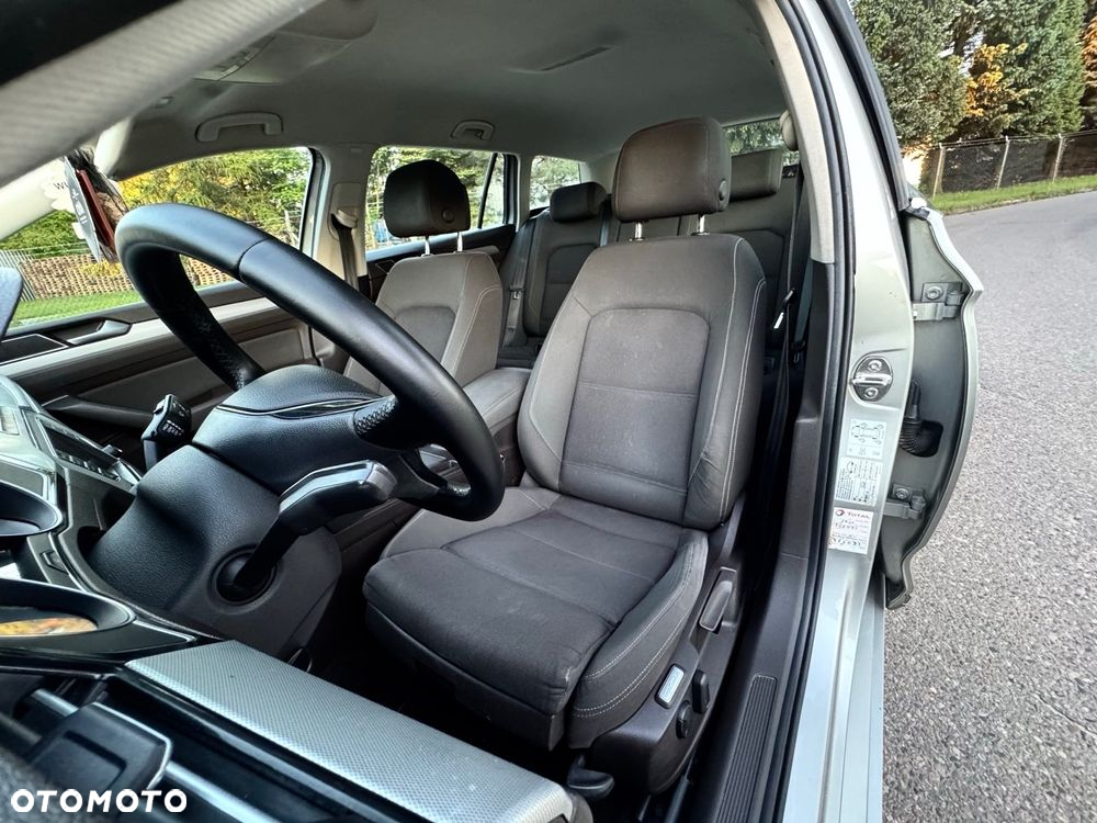 Volkswagen Passat - 30