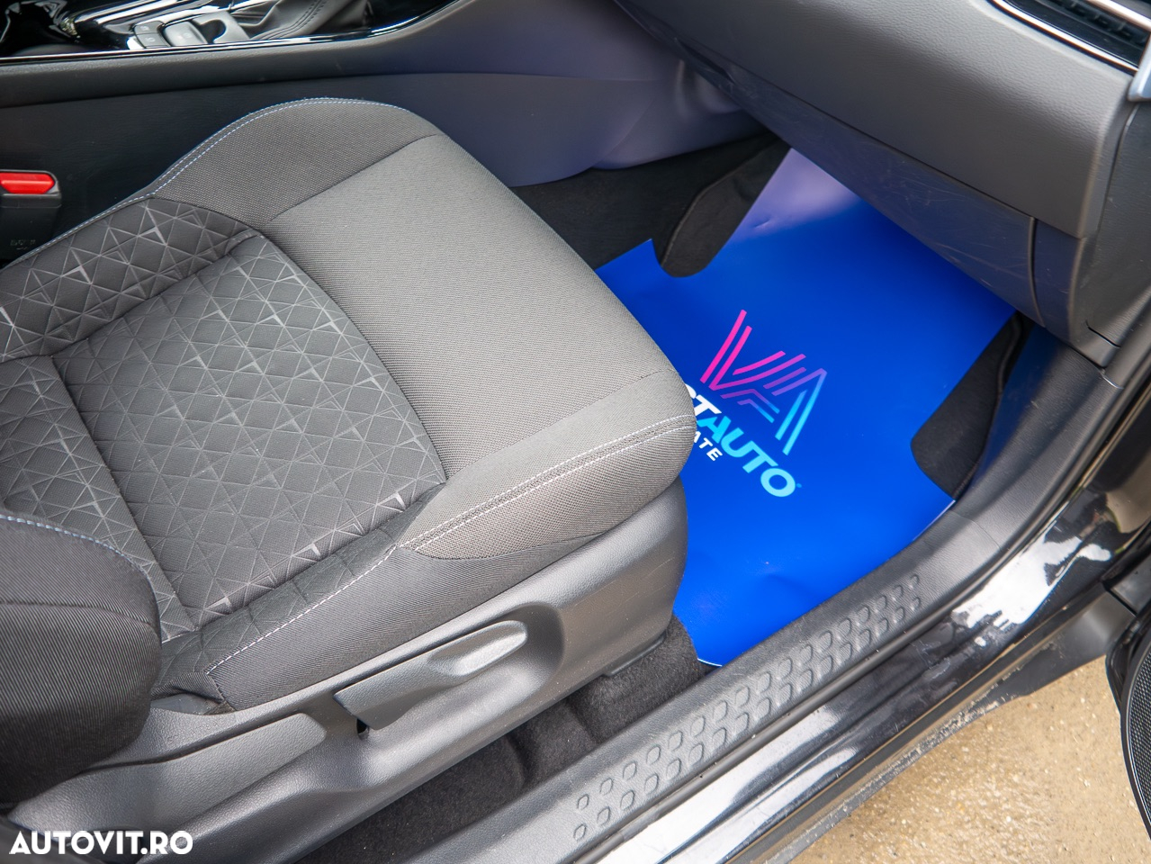 Toyota C-HR 1.8 Hybrid Business Edition - 32