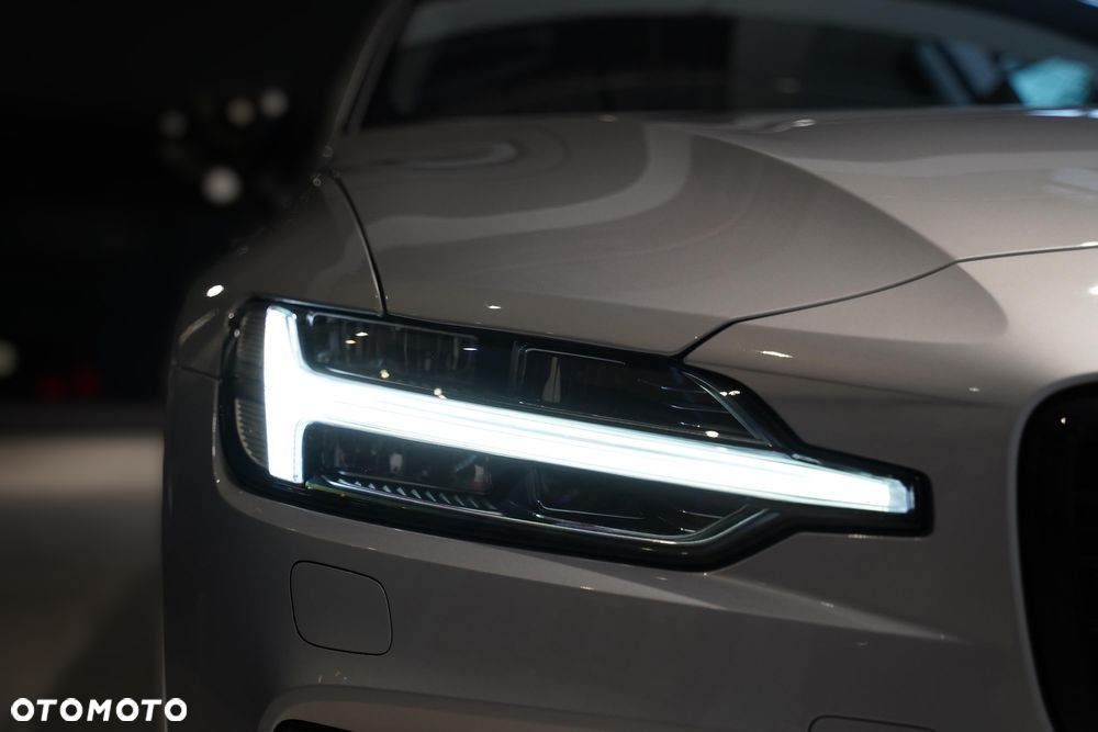 Volvo V60 B4 B Ultra Dark - 19