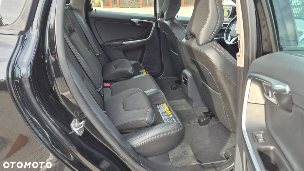 Volvo XC 60 D4 Geartronic Momentum - 24