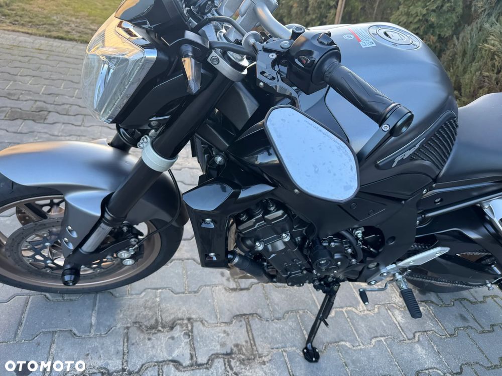 Yamaha FZ - 23