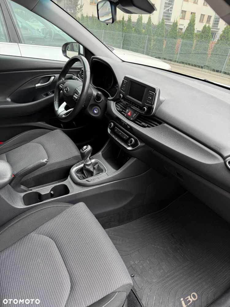 Hyundai i30 1.6 D Classic + - 13