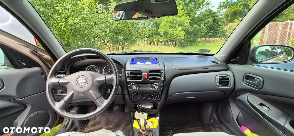 Nissan Almera - 8