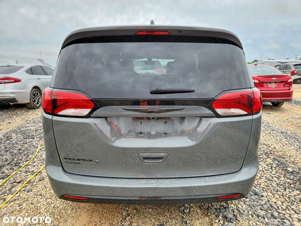 Chrysler Pacifica - 6