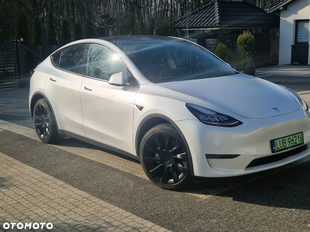 Tesla Y Long Range AWD - 16