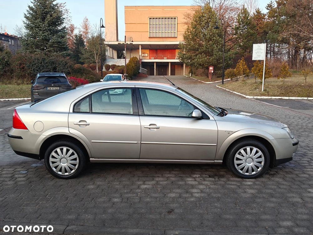 Ford Mondeo 2.0 Ambiente - 8