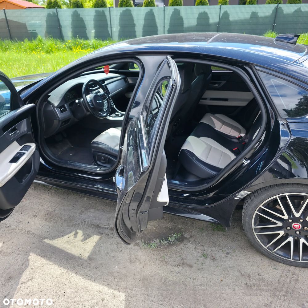 Jaguar XF 35t AWD R-Sport - 28