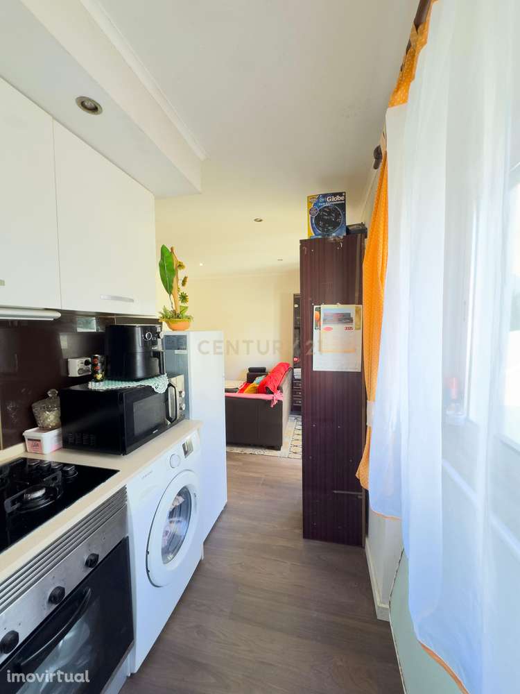 T2 Remodelado, com Logradouro privado com 45m2,  no Pragal em Almada! - Grande imagem: 2/24