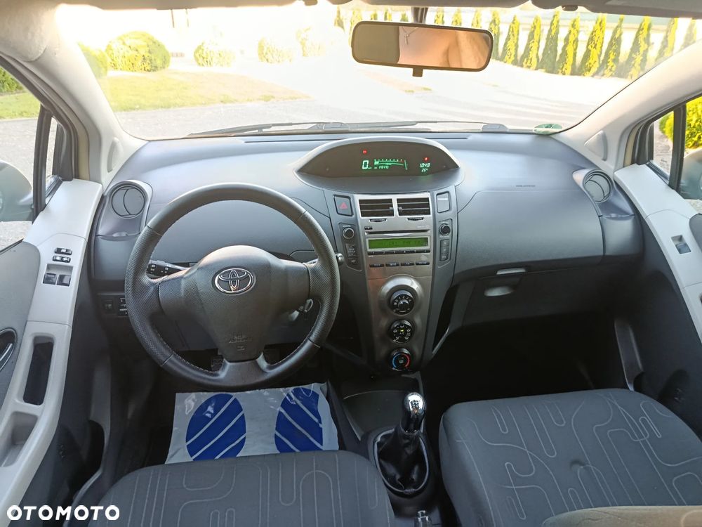 Toyota Yaris - 22