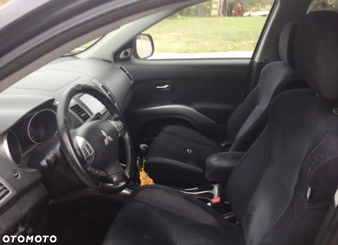 Mitsubishi Outlander 2.2 DI-D 4WD Instyle - 4