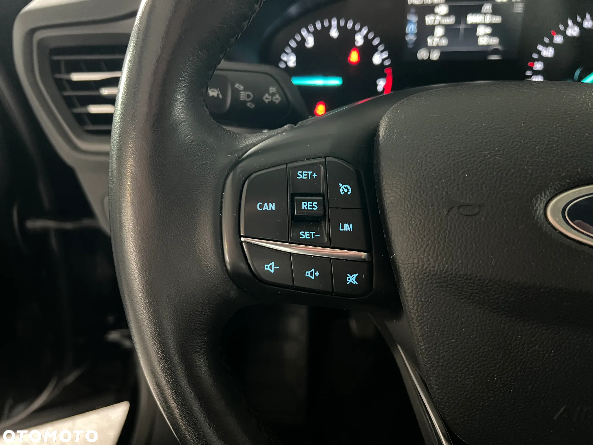Ford Focus 1.0 EcoBoost Titanium Business - 24