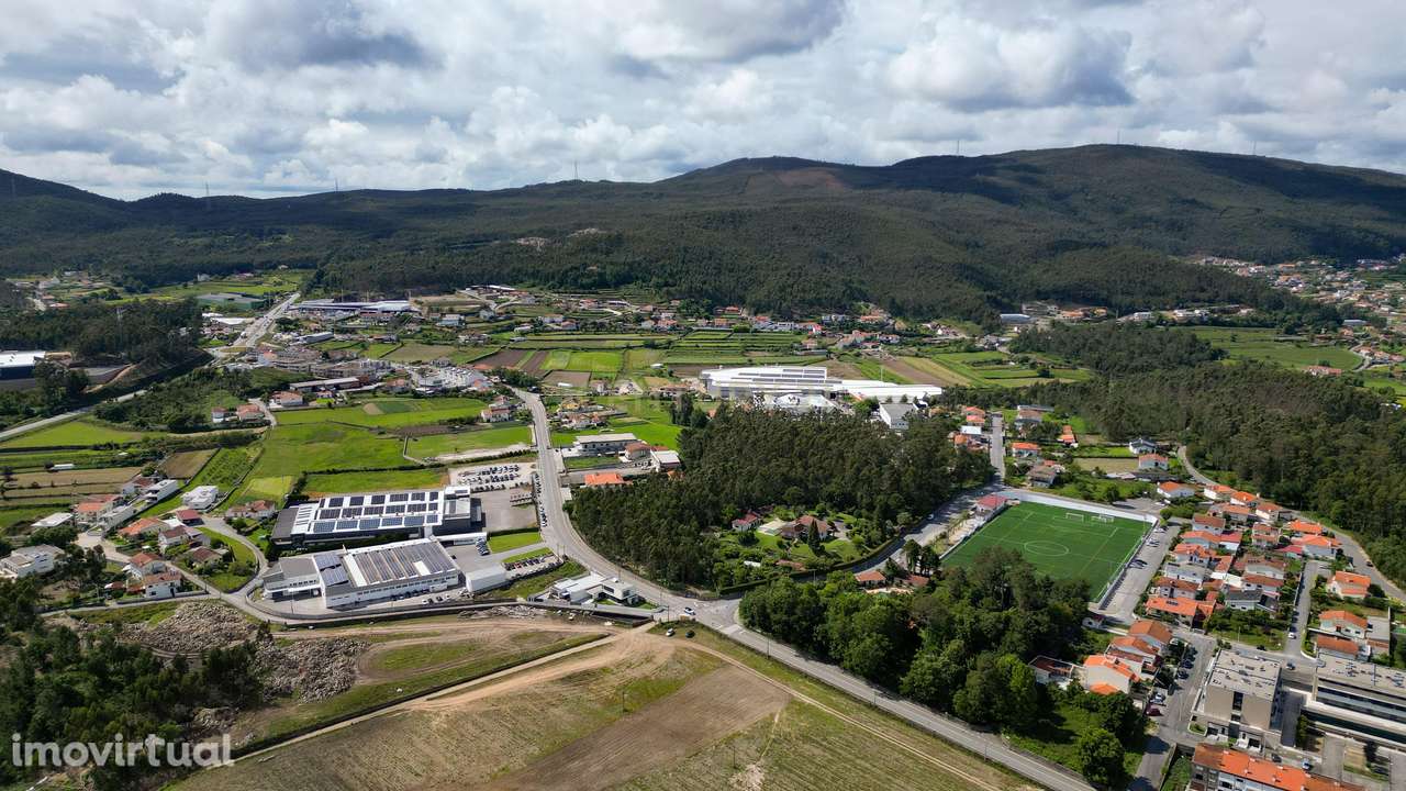 Moradia independente T7 com piscina em Abade do Neiva inserida num lot - Grande imagem: 5/31
