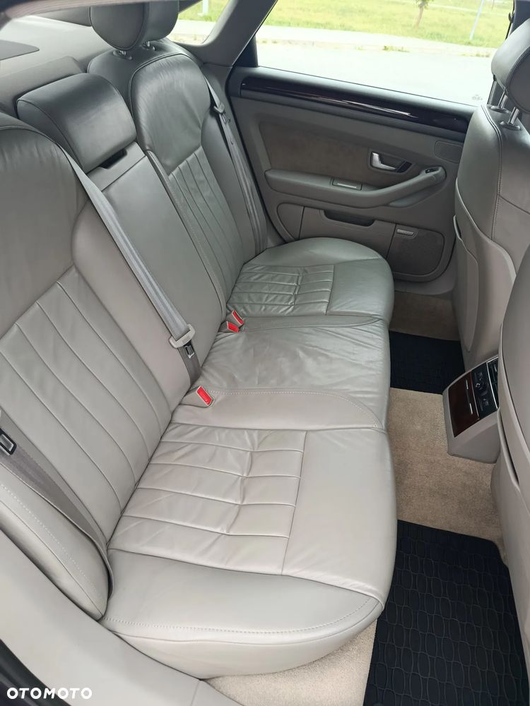 Audi A8 4.2 Quattro - 9