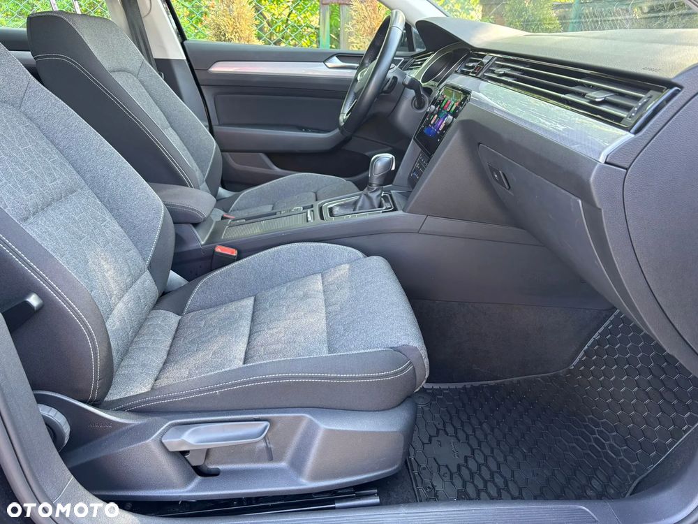 Volkswagen Passat - 15