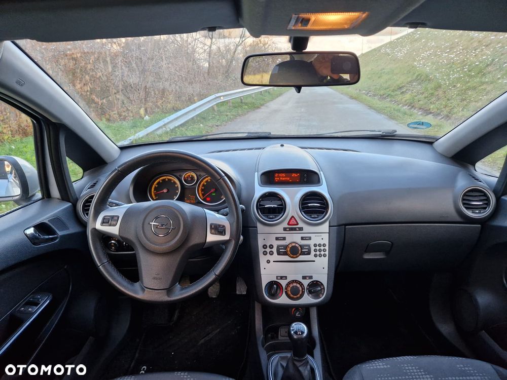 Opel Corsa 1.2 16V Enjoy - 4