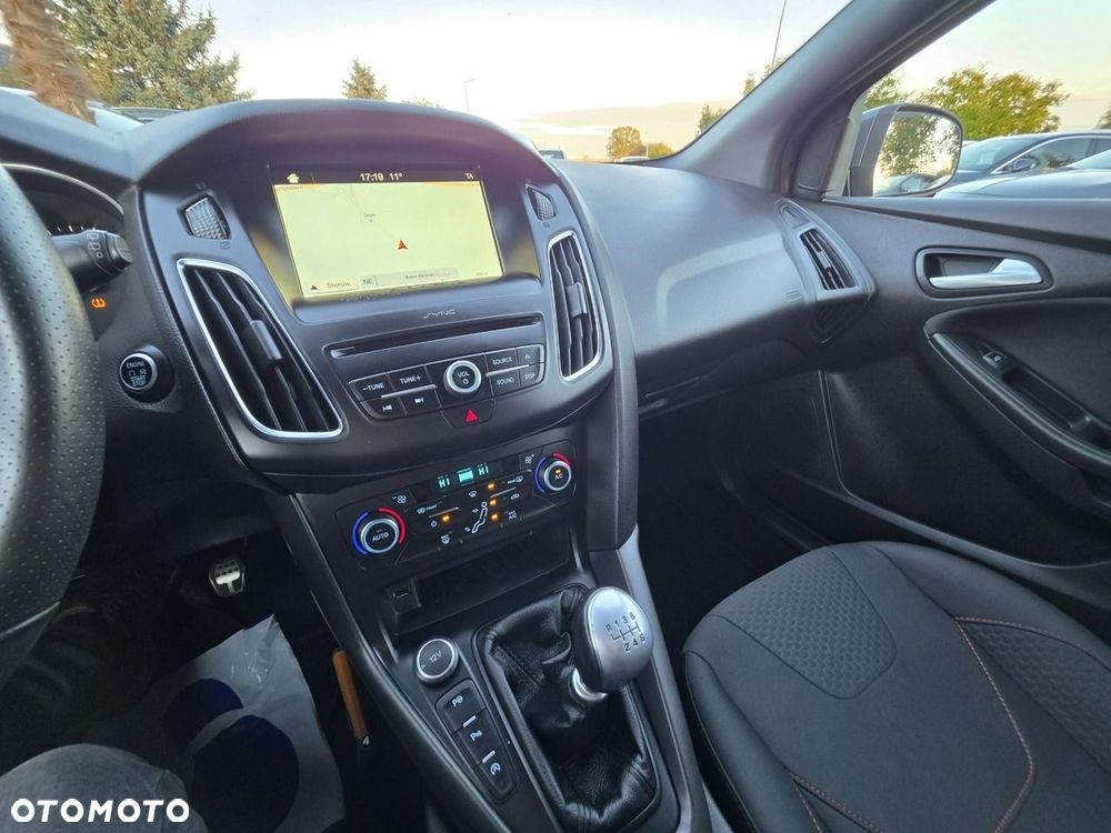 Ford Focus 1.5 EcoBlue Start-Stopp-System ST-LINE - 39
