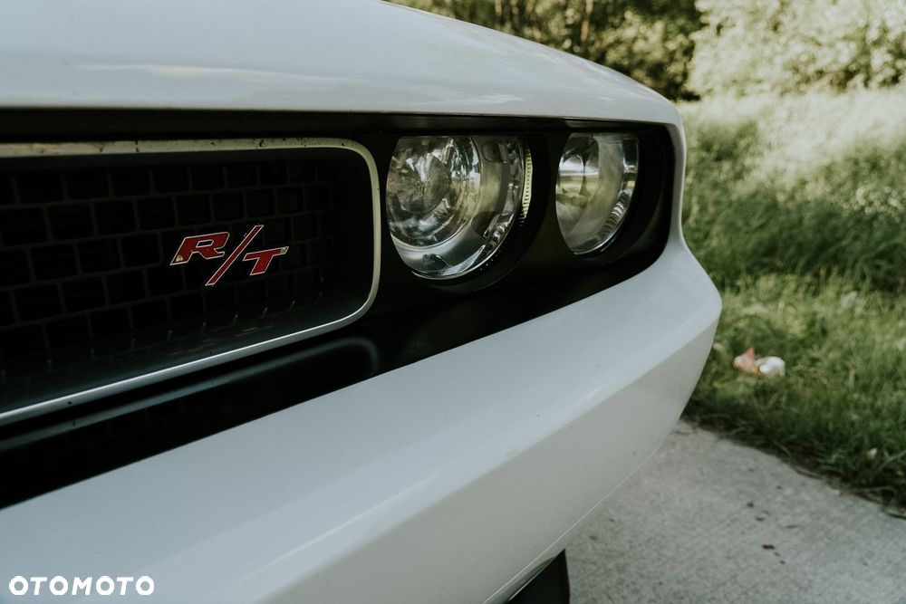 Dodge Challenger - 8