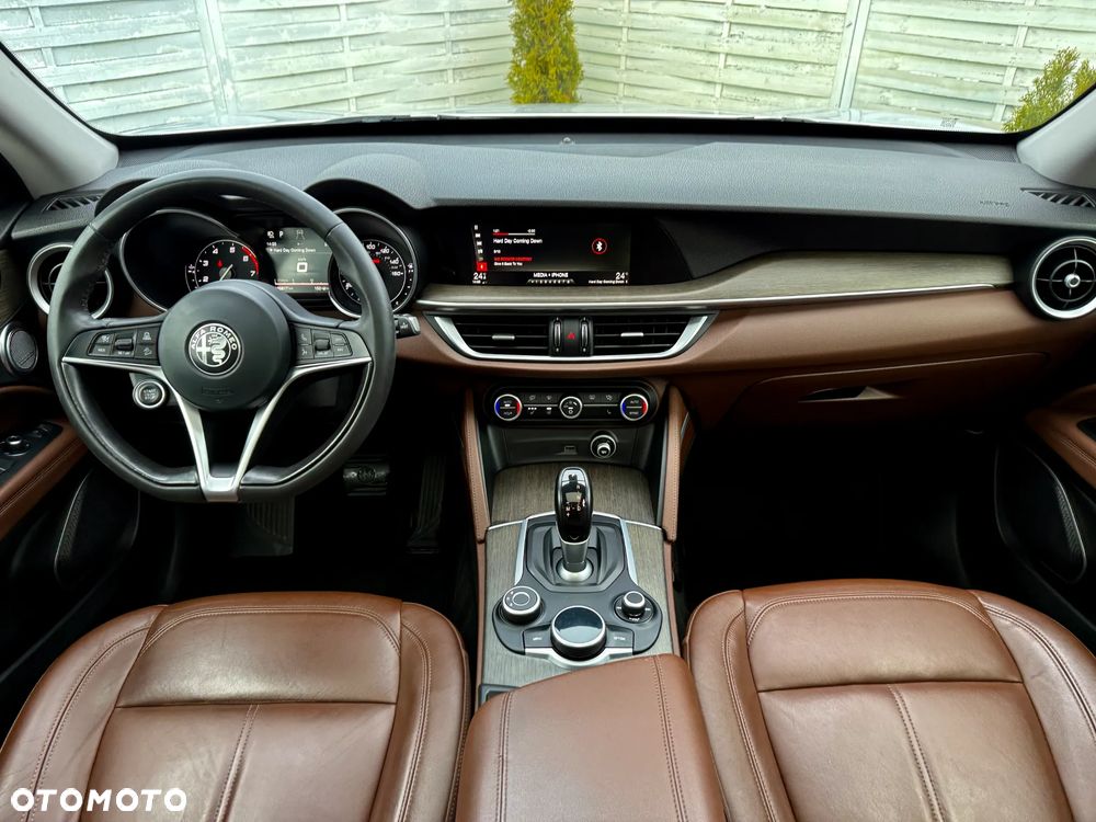 Alfa Romeo Stelvio 2.0 Turbo 16V AT8-Q4 Veloce Ti - 9