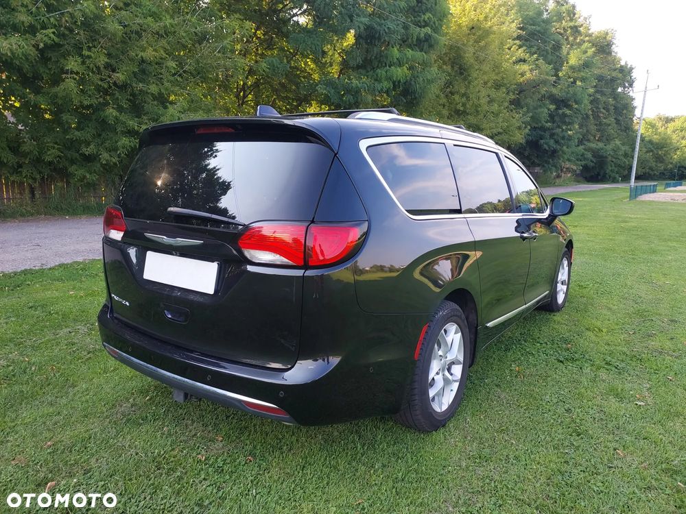 Chrysler Pacifica - 3