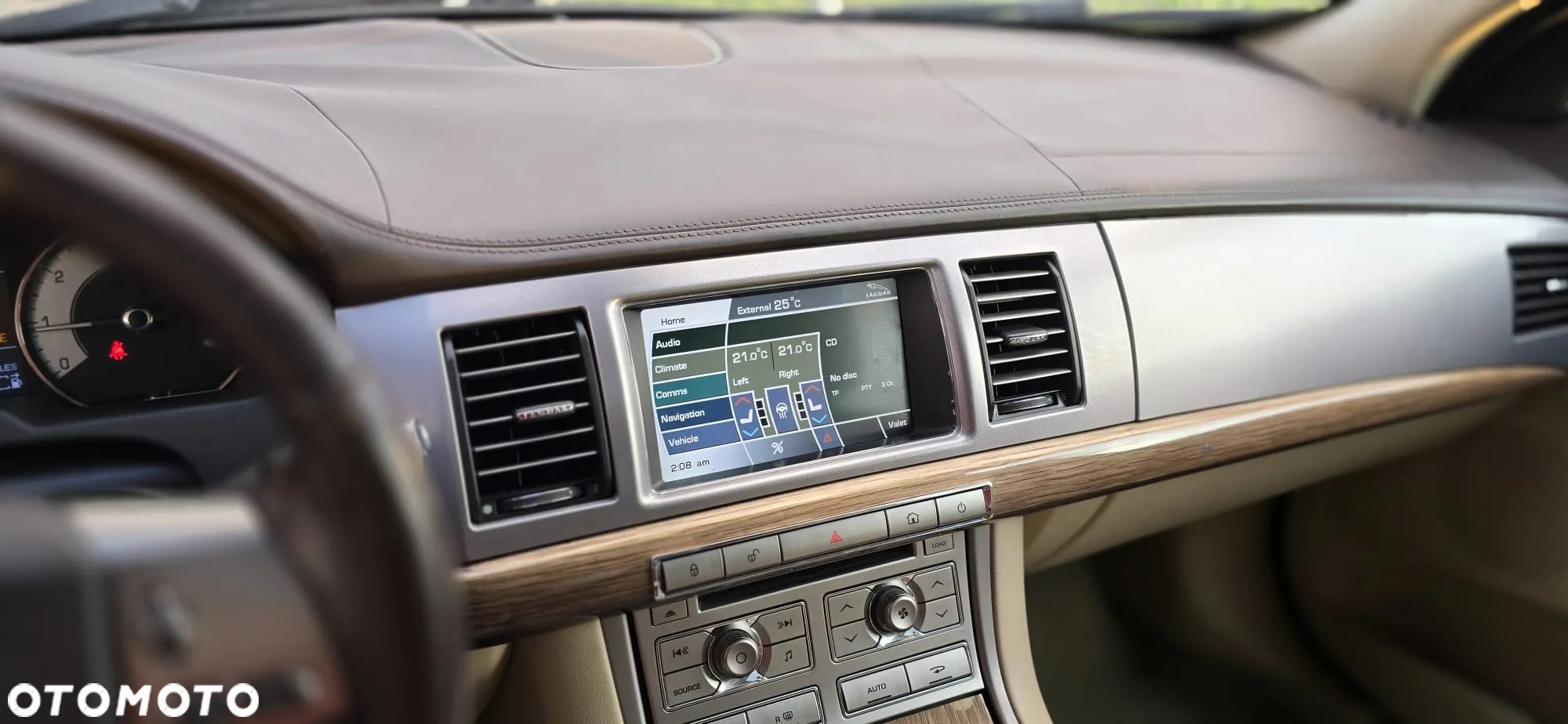 Jaguar XF 4.2 Super V8 - 12