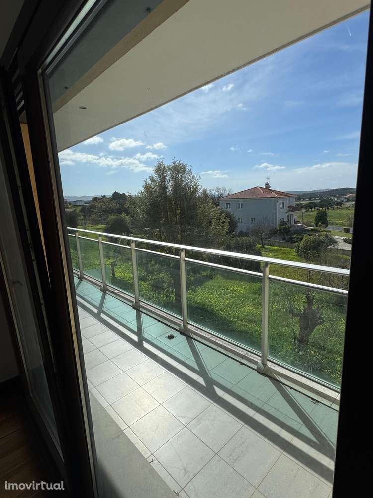 T4 com varanda, garagem e acessibilidade, 195m² - Grande imagem: 3/42