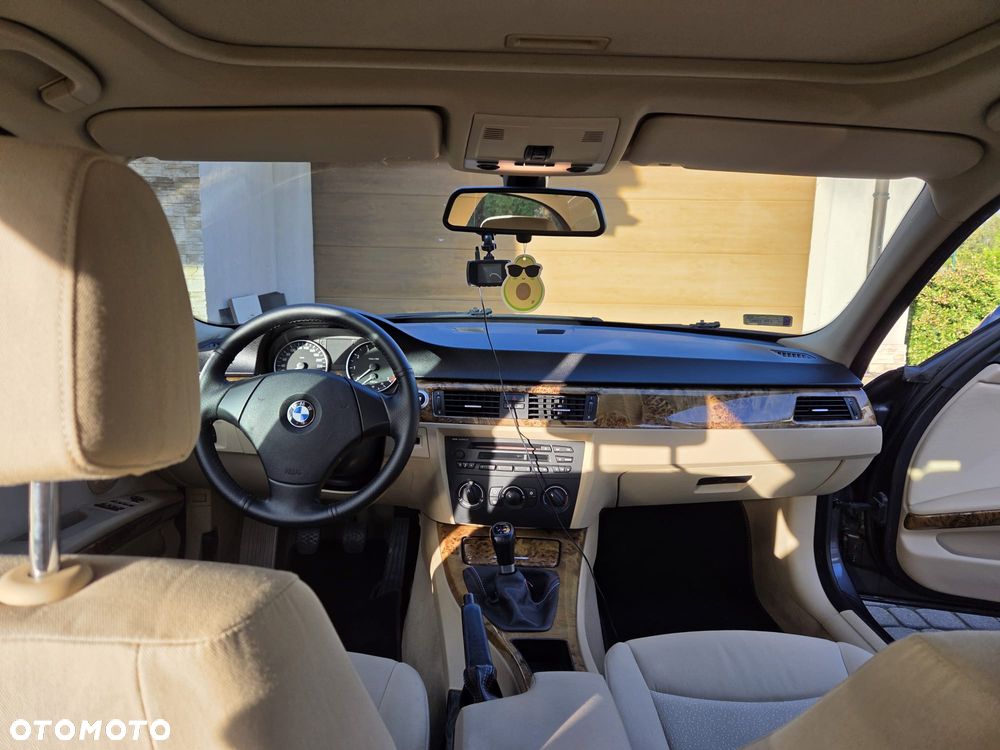 BMW Seria 3 320i - 22