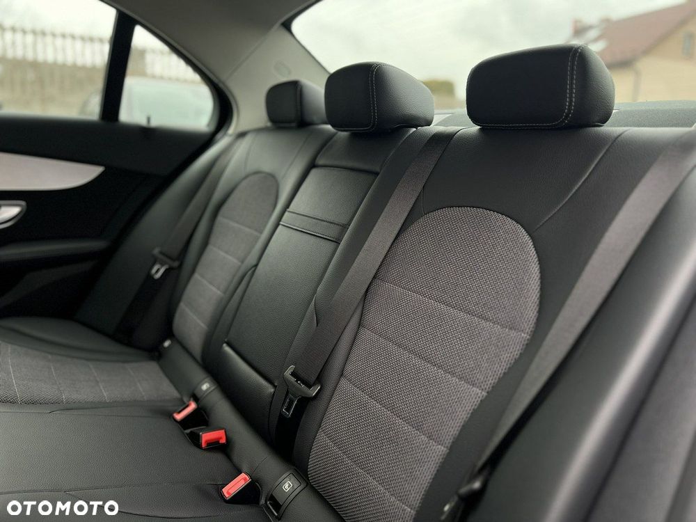 Mercedes-Benz Klasa C 220 d 9G-TRONIC - 35