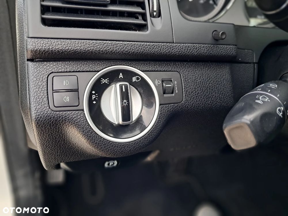 Mercedes-Benz Klasa C 200 CDI DPF Automatik BlueEFFICIENCY Avantgarde - 26