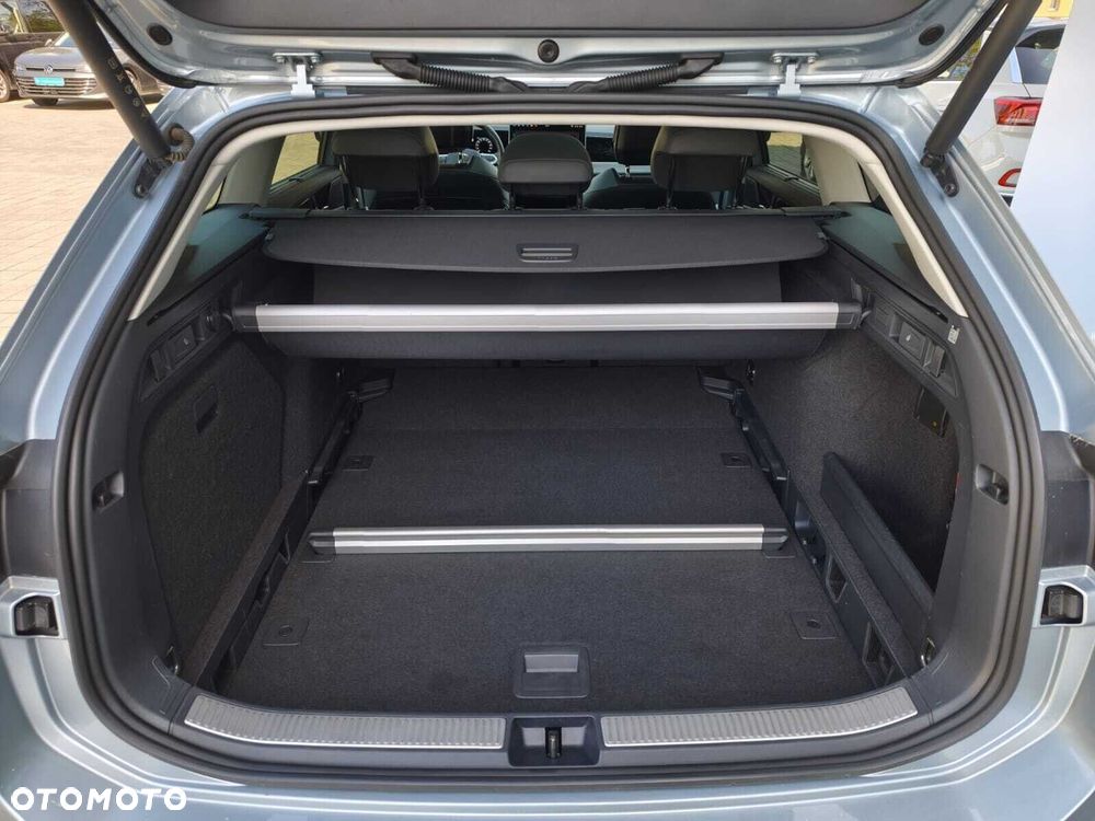 Volkswagen Passat Variant 2.0 TDI SCR Elegance DSG - 11