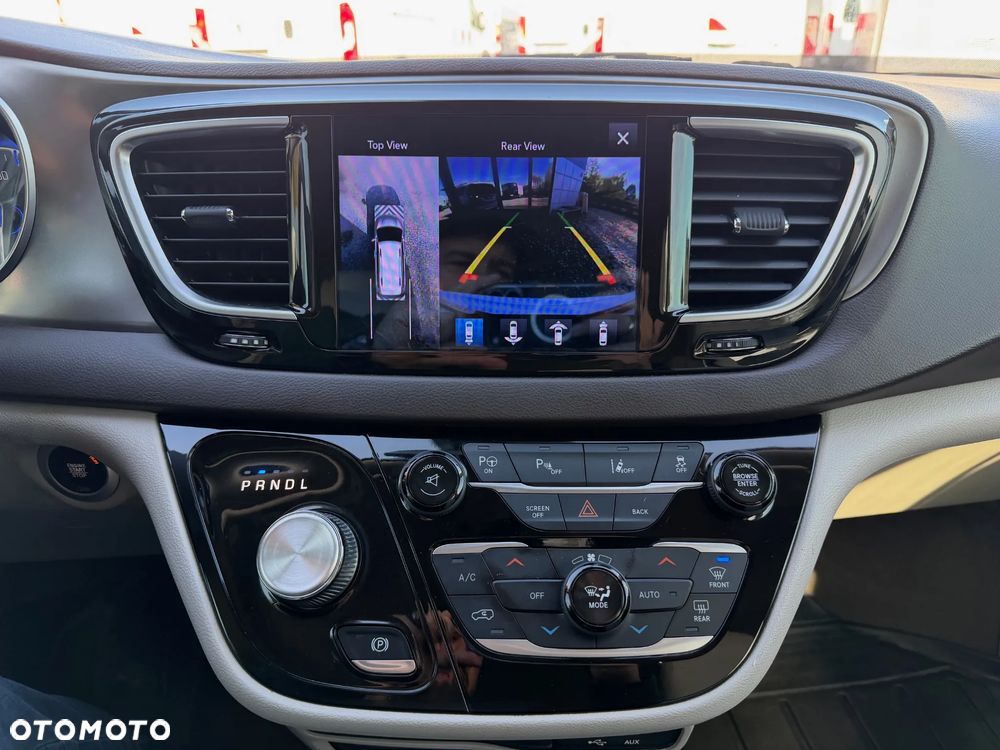 Chrysler Pacifica - 12