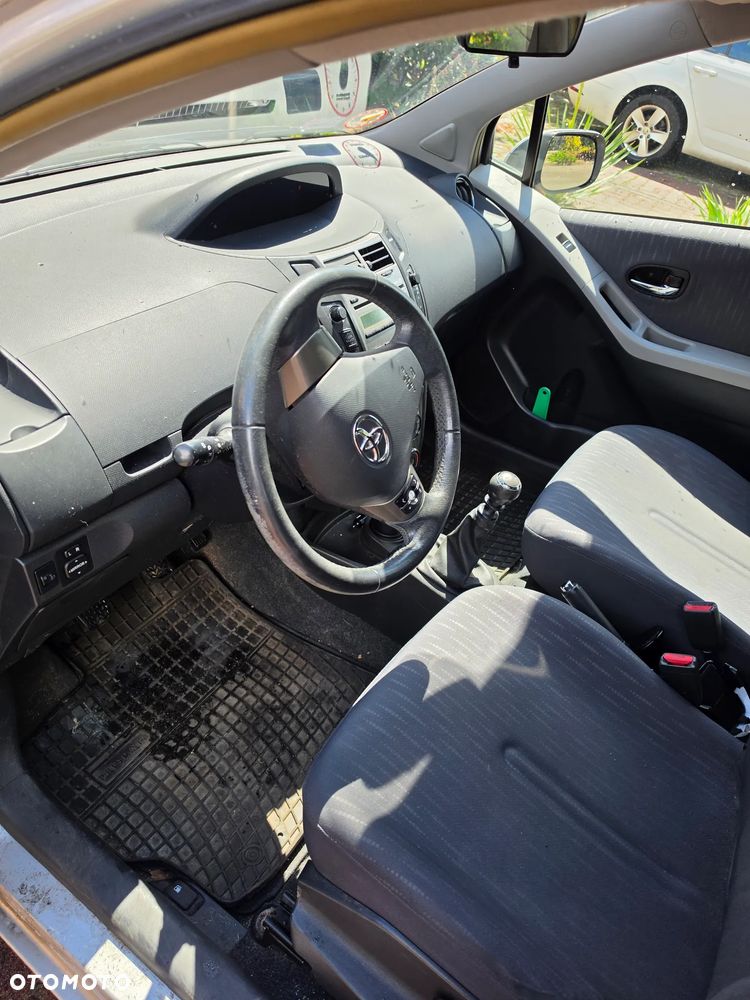 Toyota Yaris - 13