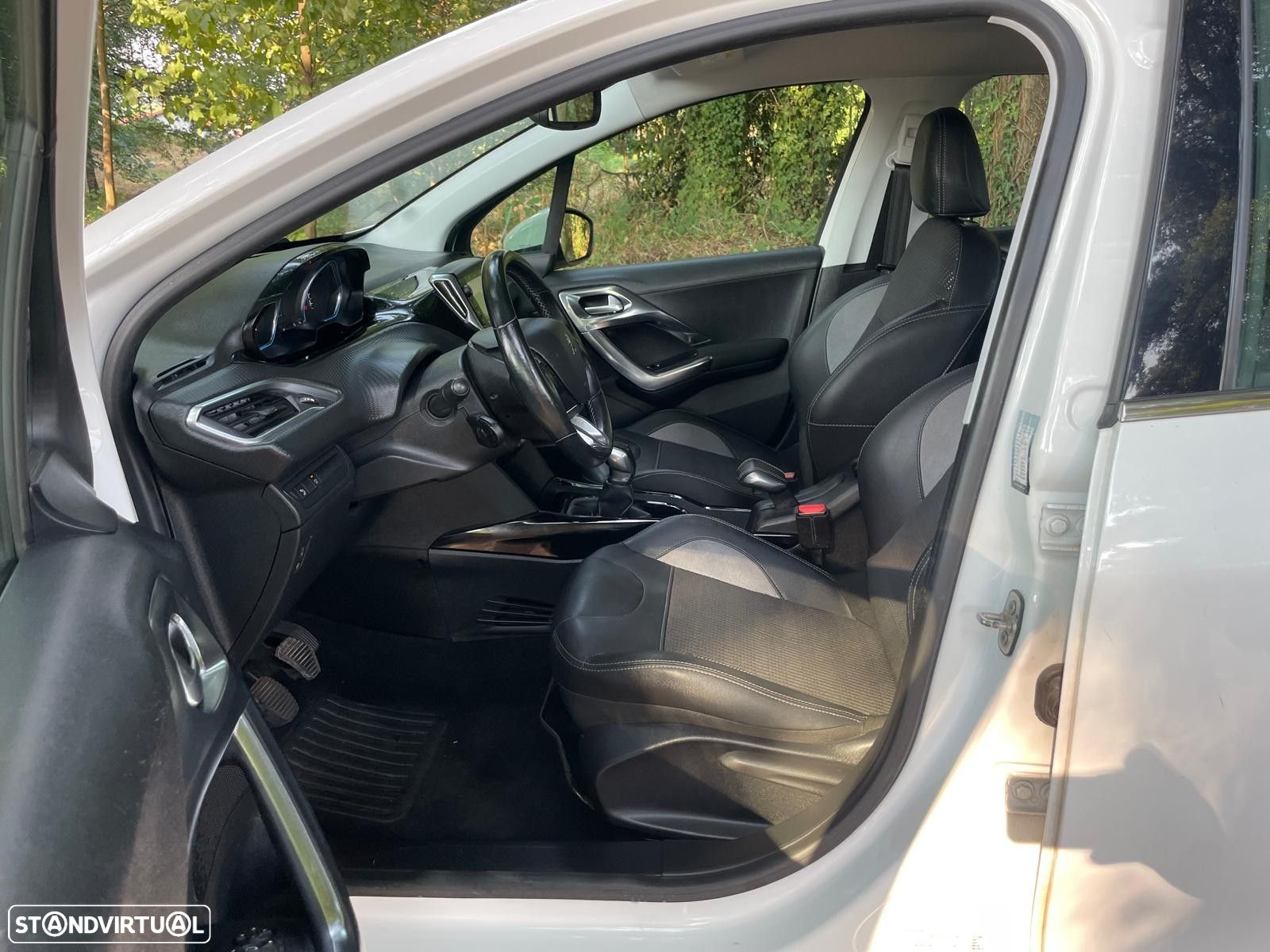 Peugeot 2008 1.2 PureTech Allure - 25
