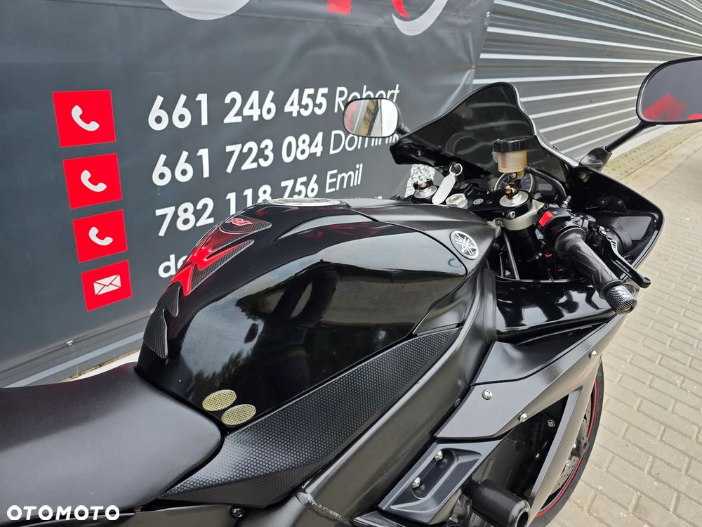 Yamaha R1 - 25