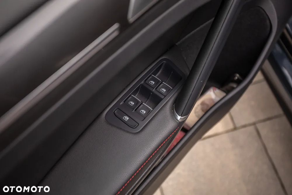 Volkswagen Golf - 24