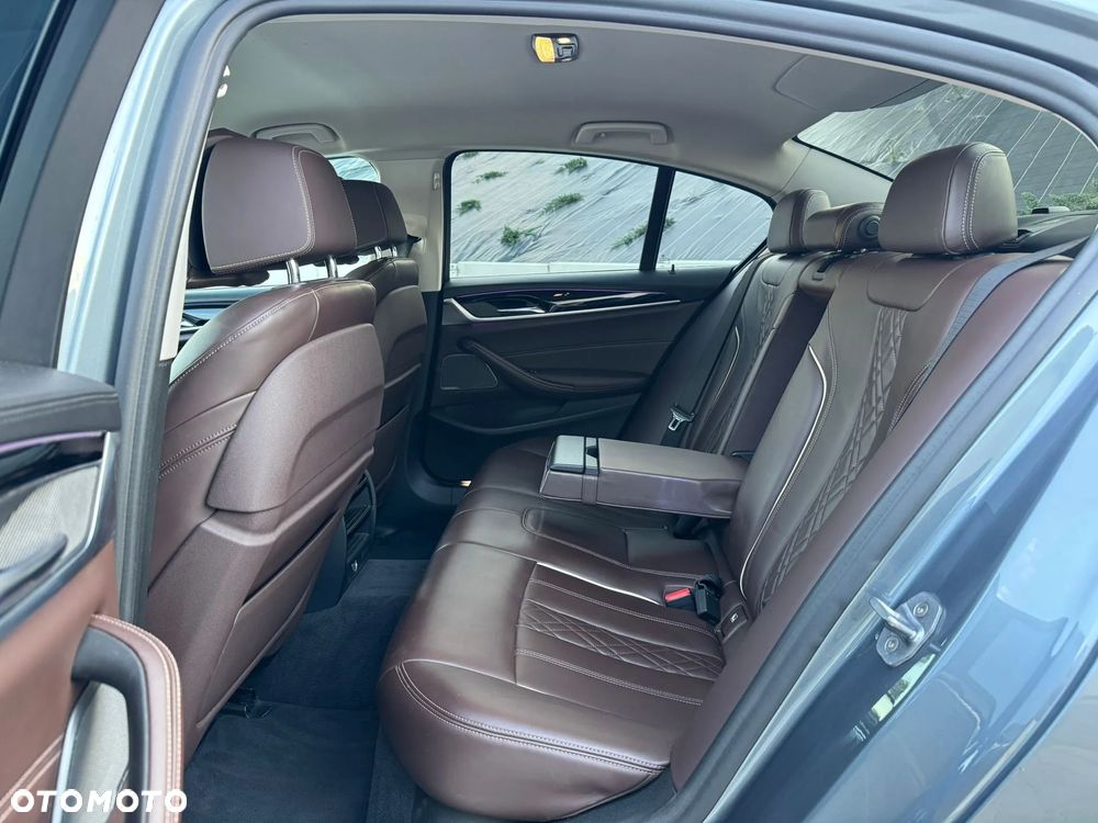 BMW Seria 5 530i xDrive Luxury Line sport - 12
