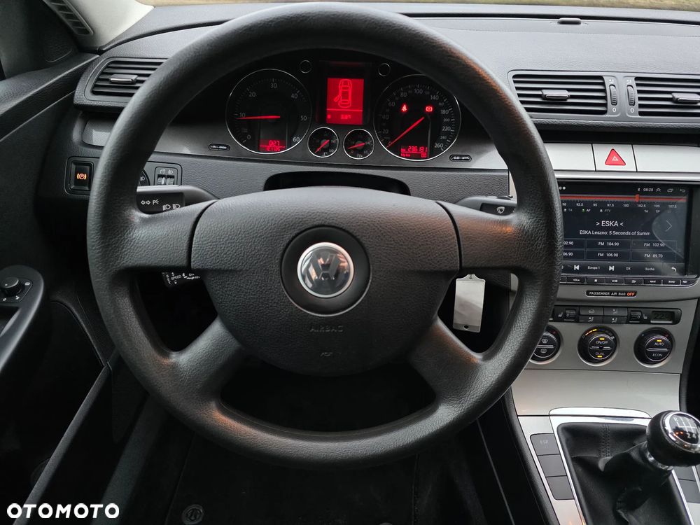 Volkswagen Passat Variant 2.0 TDI BlueMotion Technology DPF Comfortline - 11