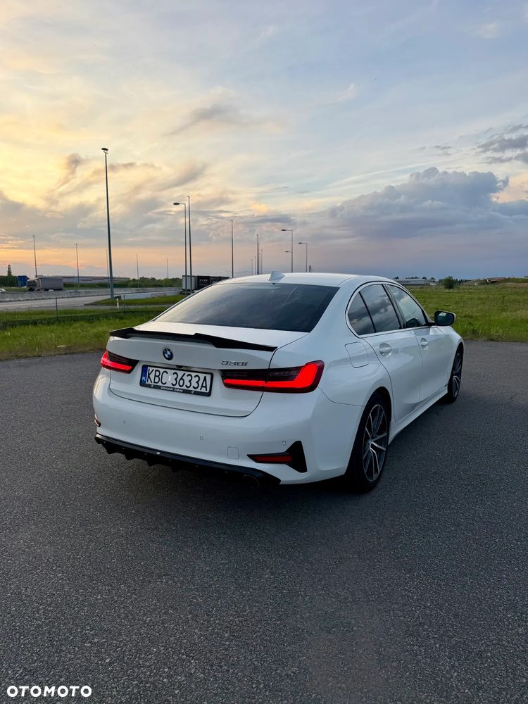 BMW Seria 3 330i Sport Line - 6