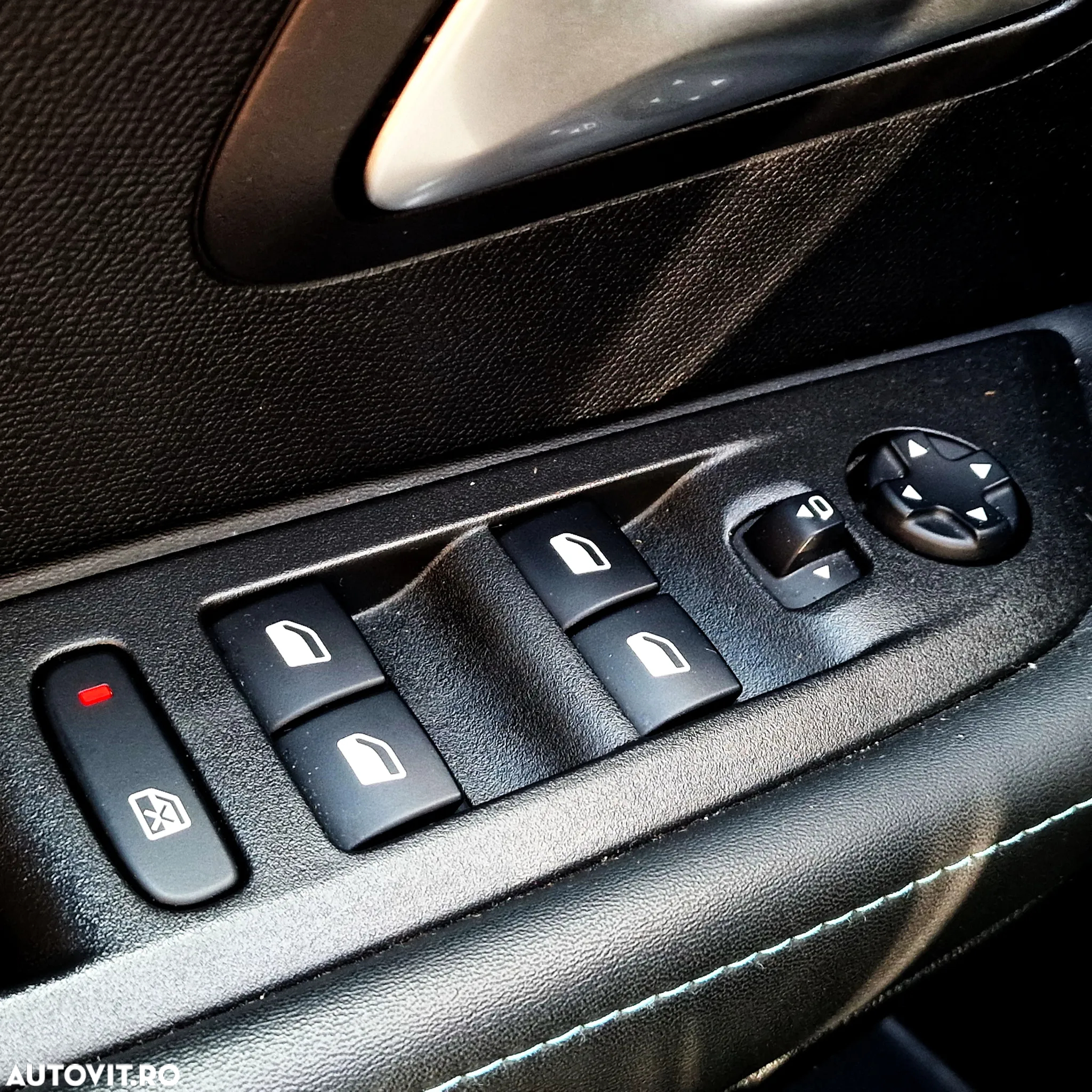 Peugeot 208 1.2 L PureTech STT Active - 29