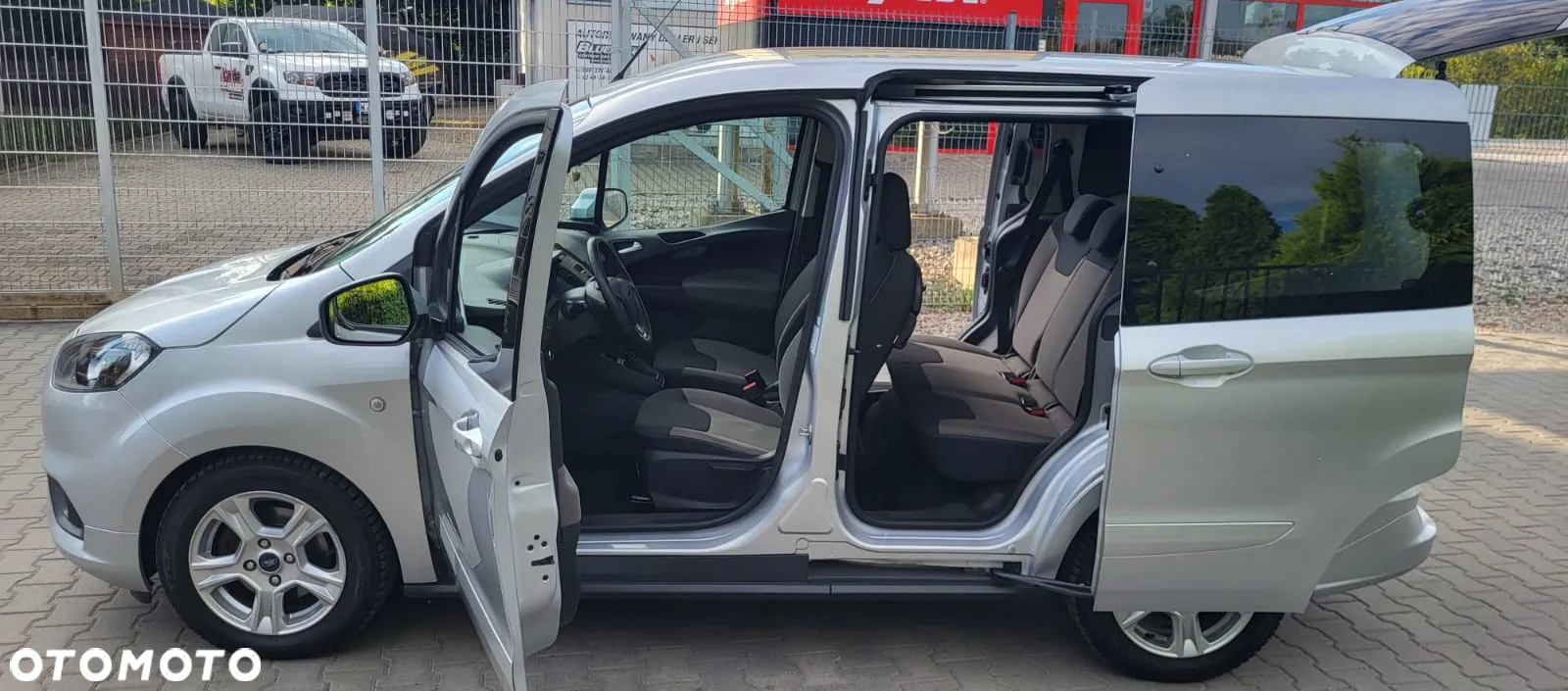 Ford Tourneo Courier ver-1-5-tdci-titanium - 2