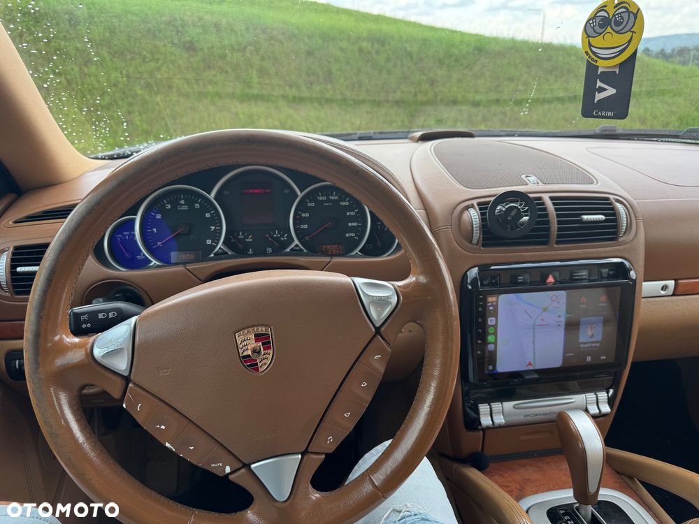 Porsche Cayenne - 9